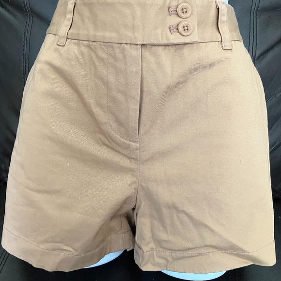 VINEYARD VINES - Double Button Shorts (Tan) - Picture 1 of 7